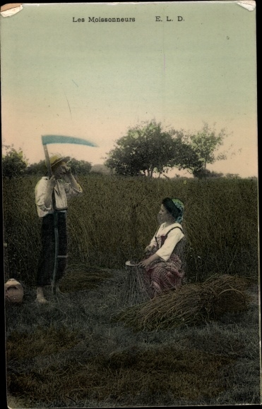 Postcard Les Moissonneurs, Schnitter, Sense, Sichel