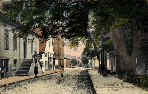 Postcard Neustadt am Rübenberge in Lower Saxony, church square with market street