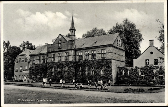Postcard Westuffeln Calden in Hesse, Knabenheim, Mellin'sche Stiftung, playground