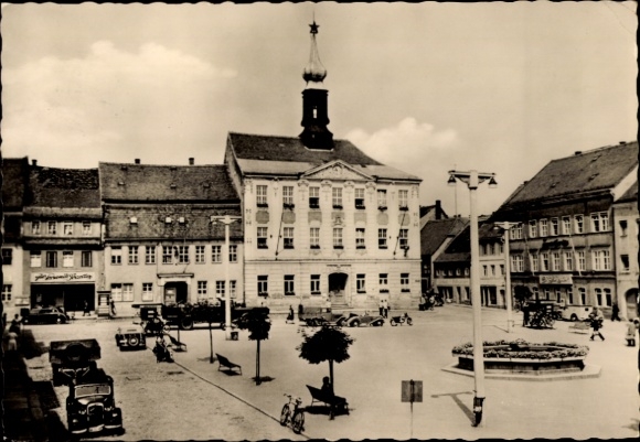 Postcard Radeberg in Saxony, town hall, market square, architecture, cars, people