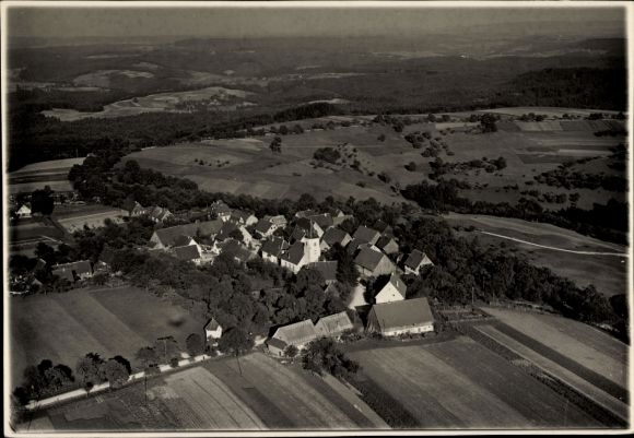 Ak Frickenhofen Gschwend im Ostalbkreis Württemberg, Frickenhofen von oben, Kirche, Wohnhäuser...