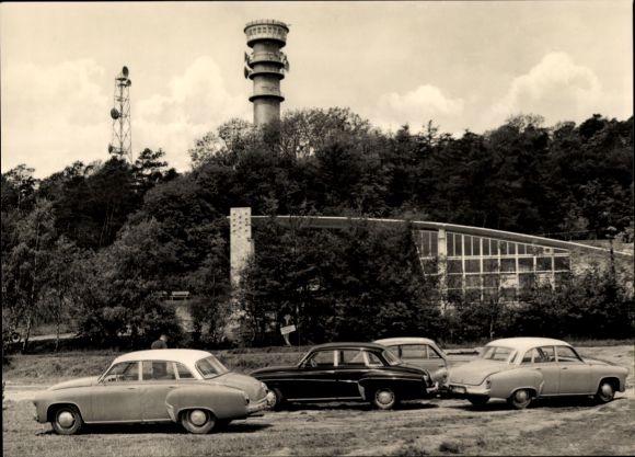 Ak Petersberg im Saalekreis, Fernsehpavillon, Aussichtsturm, Sendemast, Autos