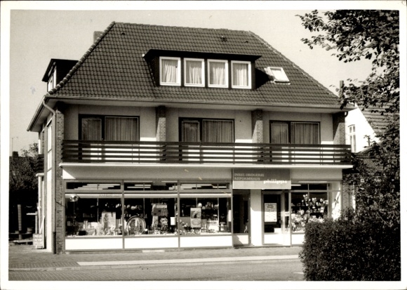 Photo North Sea resort Wangerooge in East Frisia, Moby Dick House, shop, Zedeliusstraße 22