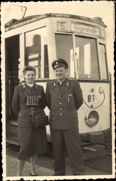 Photo Erfurt in Thuringia, tram 87 line 5 main cemetery, controller, tram driver
