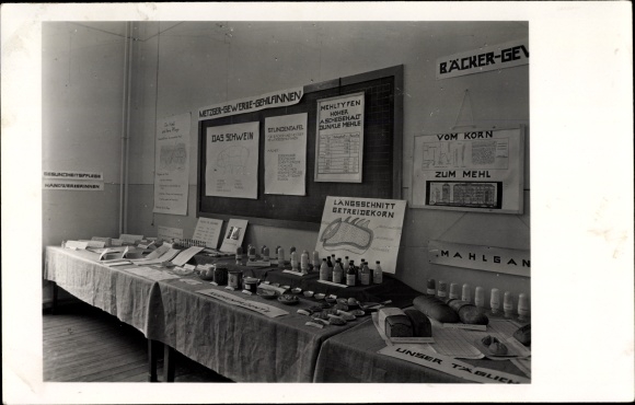 Photo Postcard school exhibition, bakery trade, butcher trade, grain grain longitudinal section, Bidgenbach