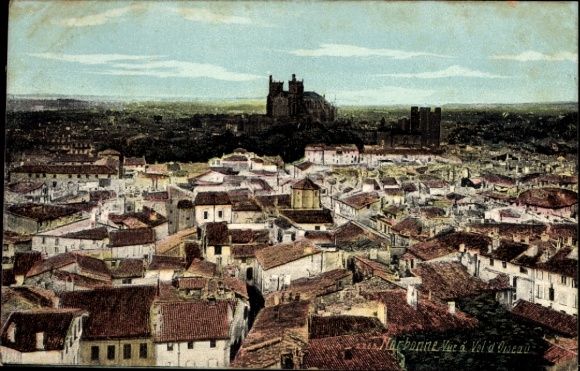 KP Narbonne Aude, widok miasta z dachów, w tle zamek, kolor