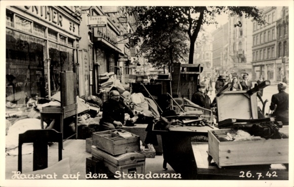 Photo Postcard Hamburg Mitte Sankt Georg, household goods on the Steindamm, war damage 26.7.1942