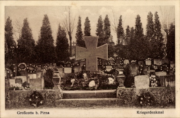 Ak Cotta A Großcotta Dohma Saksen, oorlogsmonument, bloemen, graven, kruis, begraafplaatssfeer