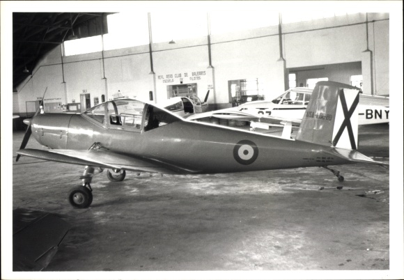 Photo Postcard Spanish ? Military aircraft in a hangar, AISA I 11