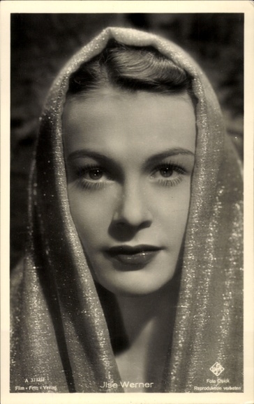 Ak Schauspielerin Ilse Werner, Portrait mit Schleier, Ufa Film