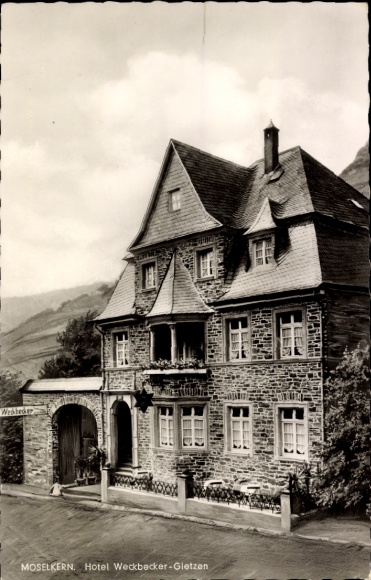 Ak Moselkern an der Mosel, Hotel Weckbecker-Gletzen, Steinhaus, Balkon, Umgebung