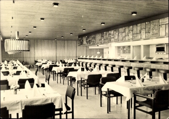 Ak Oberwiesenthal im Erzgebirge Sachsen, HO Gaststätte Fichtelberghaus, Grillrestaurant, Milchbar