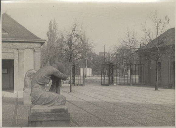 Original Fotos Berlin Wilmersdorf, Krematorium, um 1945/48, ca. 12 x 17 cm