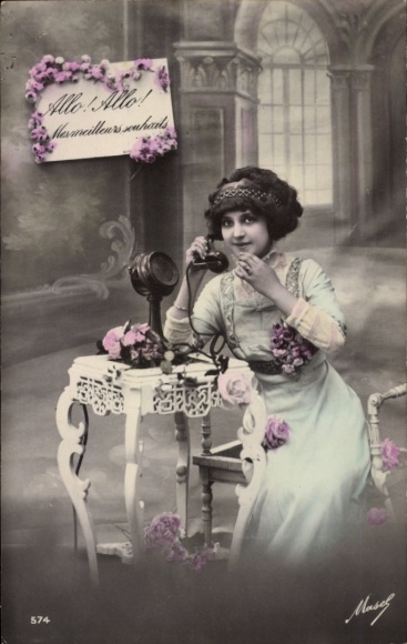 Ak Junge Frau beim Telefonieren, Telefon, Blumen