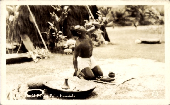 Postcard Honolulu Hawaii USA, Hawaiians eating on the beach