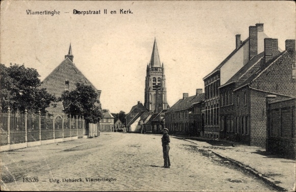 Ak Vlamertinge Vlamertinghe Westflandern,  Dorpstraat II, Kirche, Straße, Häuser