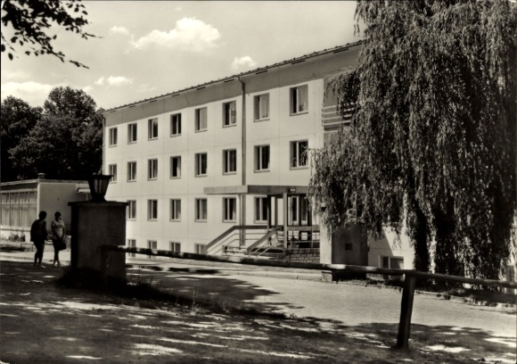 Ak Gernrode Quedlinburg in het Harzgebergte, FDGB recreatiehuis Fritz Heckert, bedstee, zwart-witfoto