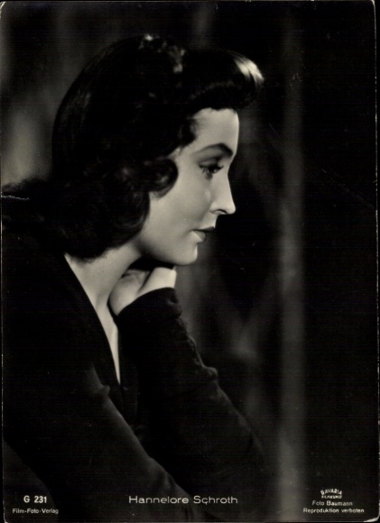 Ak-actrice Hannelore Schroth, portret in profiel