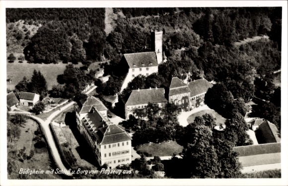 Ak Bödigheim Buchen in het Odenwald Baden, luchtfoto van het kasteel en de vesting, bos, weg
