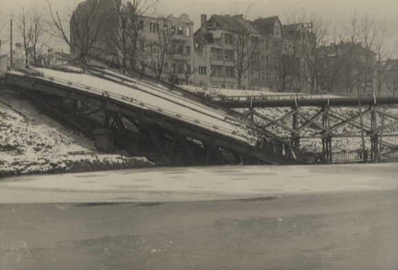 Original photo Berlin Britz, destroyed Wilhelm Borgmann Bridge over the Teltow Canal, 1945/46