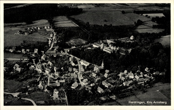 Ak Herdringen Arnsberg im Sauerland, Fliegeraufnahme, Gastwirtschaft Lindenhof