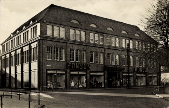 Postcard Dömitz Mecklenburg, view of the Konsum department store, facade, shop window