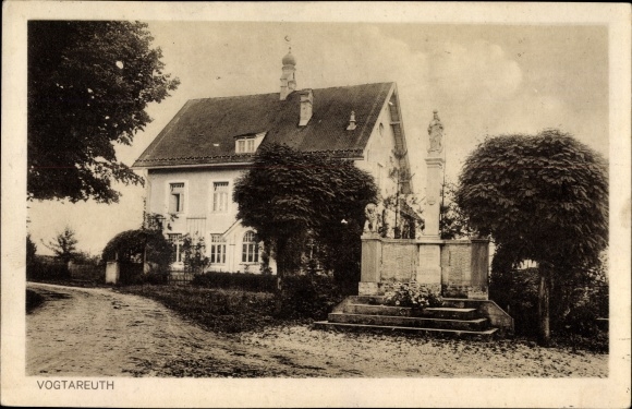 KP Vogtareuth w powiecie Rosenheim, Górna Bawaria, kolumna maryjna, budynek