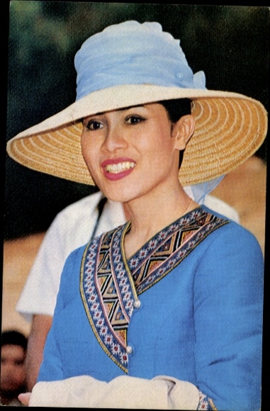 Postcard Queen Sirikit, portrait