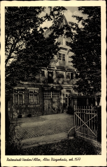 Postcard Verden an der Aller, old town house, built in 1577, exterior view