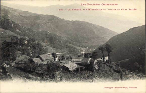 Postcard La Preste Pyrénées-Orientales, General View of the Village and the Valley