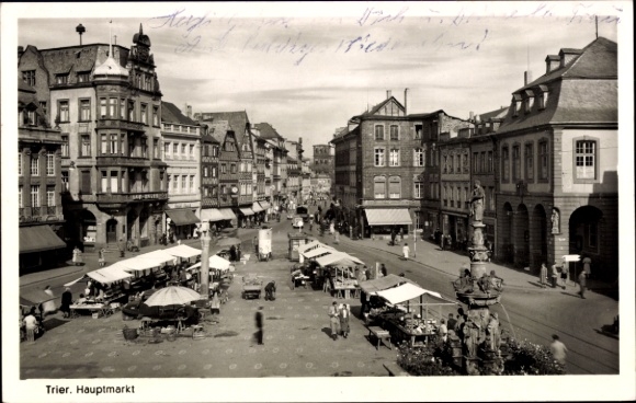 Ak Trier an der Mosel,  Hauptmarkt, Marktstände, Menschen, Gebäude