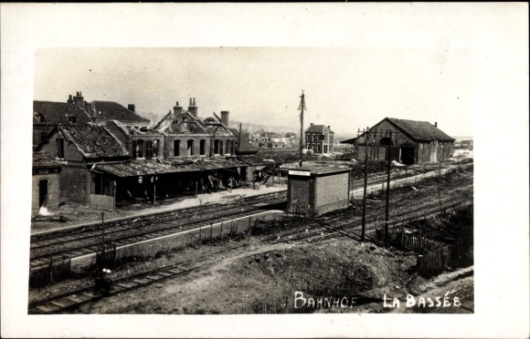 Photo Postcard La Bassée Nord, war destruction, the train station