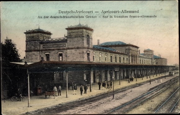 Ak Avricourt Allemand Deutsch Avricourt Meurthe et Moselle, La Gare, Bahnhof Gleisseite