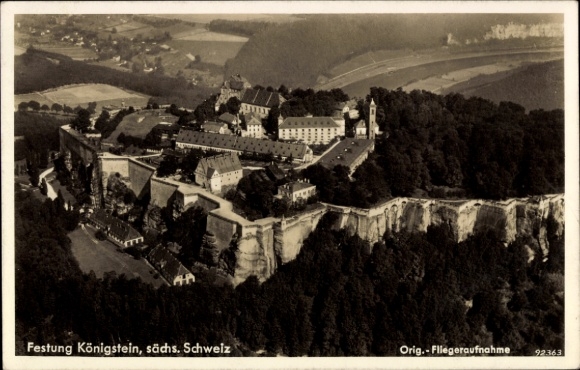 Ak Königstein an der Elbe Sächsische Schweiz, Festung Königstein, Fliegeraufnahme