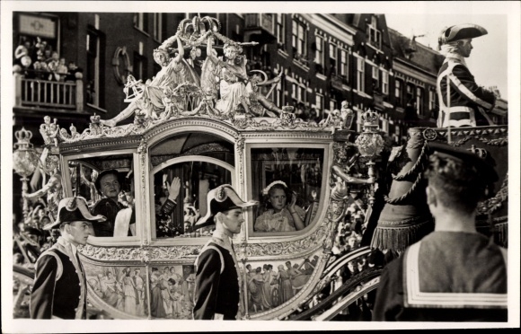 Postcard Queen Juliana of the Netherlands, Golden Coach, 6 September 1948