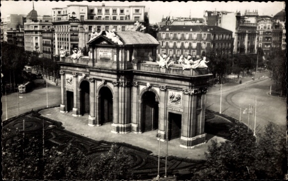 PC Madrid Spain, Puerta de Alcalá, architecture, no people, black and white