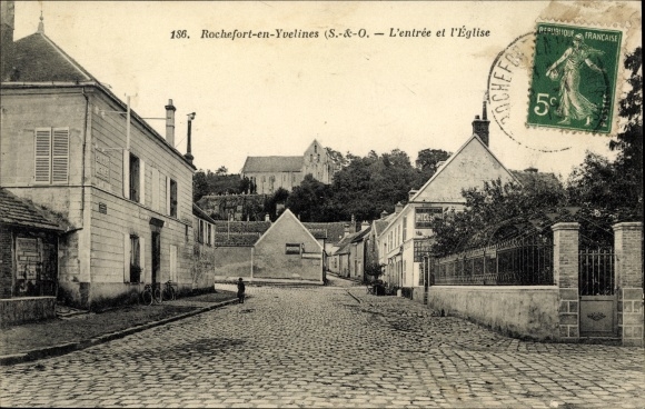 Postcard Rochefort en Yvelines, The entrance and the Church