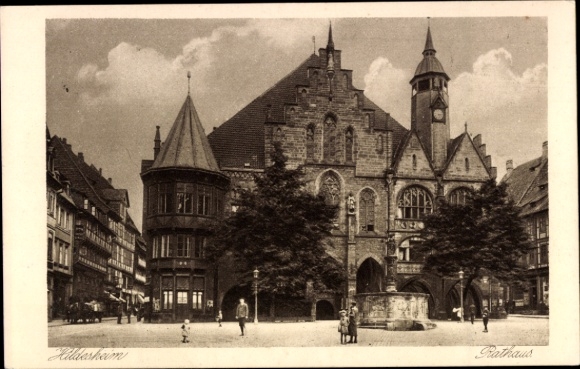 Postcard Hildesheim in Lower Saxony, town hall, architecture, town square, trees, people
