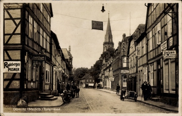 Postcard Dömitz an der Elbe Mecklenburg, Torstraße, shops, advertising signs