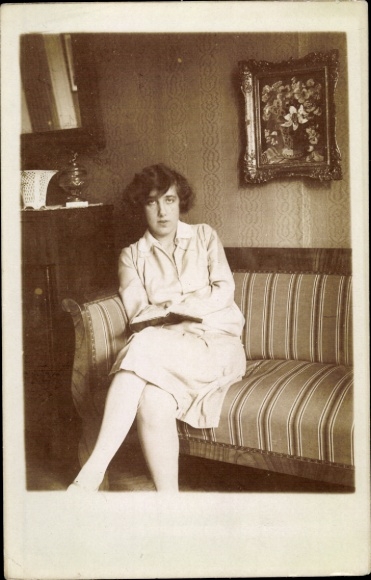 Photo Postcard woman portrait, skirt, blouse, hairstyle