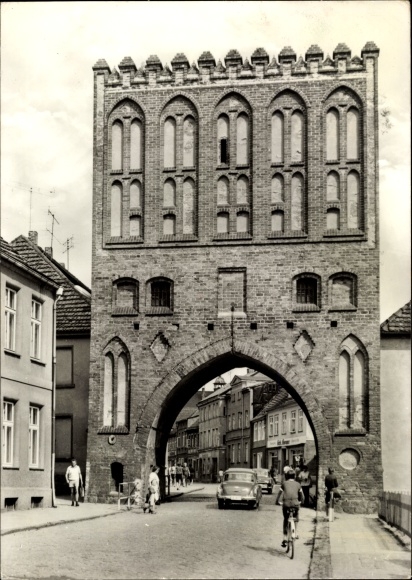 Ak Malchin in Mecklenburg, Steintor, Straßenszene