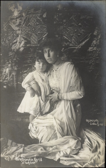 Postcard Grand Duchess Melitta of Russia, Victoria Melita of Saxe-Coburg and Gotha, daughter