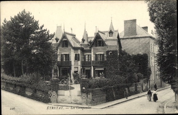 Ak Étretat Seine Maritime, Historisches Gebäude, schöner Garten, Bäume, Personen auf dem Gehweg