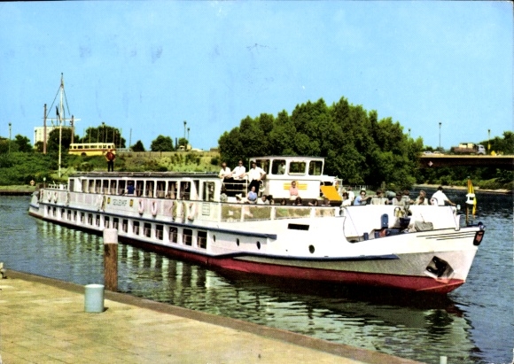 PC VEB Verkehrsbetriebe Potsdam, White Fleet, MS Cecilienhof, pier