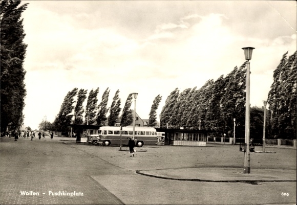 Ak Wolfen in Saksen Anhalt, Puschkinplatz, bushalte