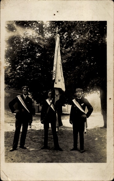 Studentika Photo Postcard Students with flag, group photo