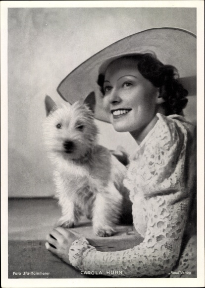 Photo Actress Carola Höhn, Portrait, West Highland Terrier
