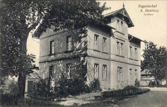 Postcard Augustusbad Radeberg in Saxony, country house, Augustusbad, 2-story building, surrounded by trees