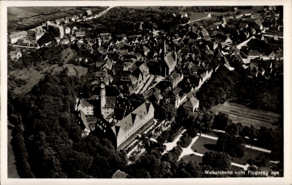Postcard Weikersheim in Tauberfranken Württemberg, aerial view of architecture, wooded surroundings