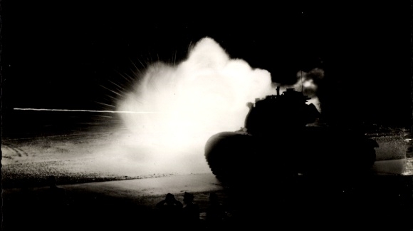 Postcard German Bundeswehr, night shooting, tank firing at a target